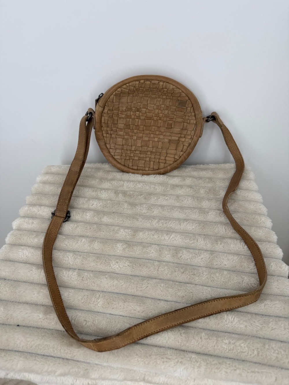 Vilenca Holland genuine leather round crossbody bag with woven design tan